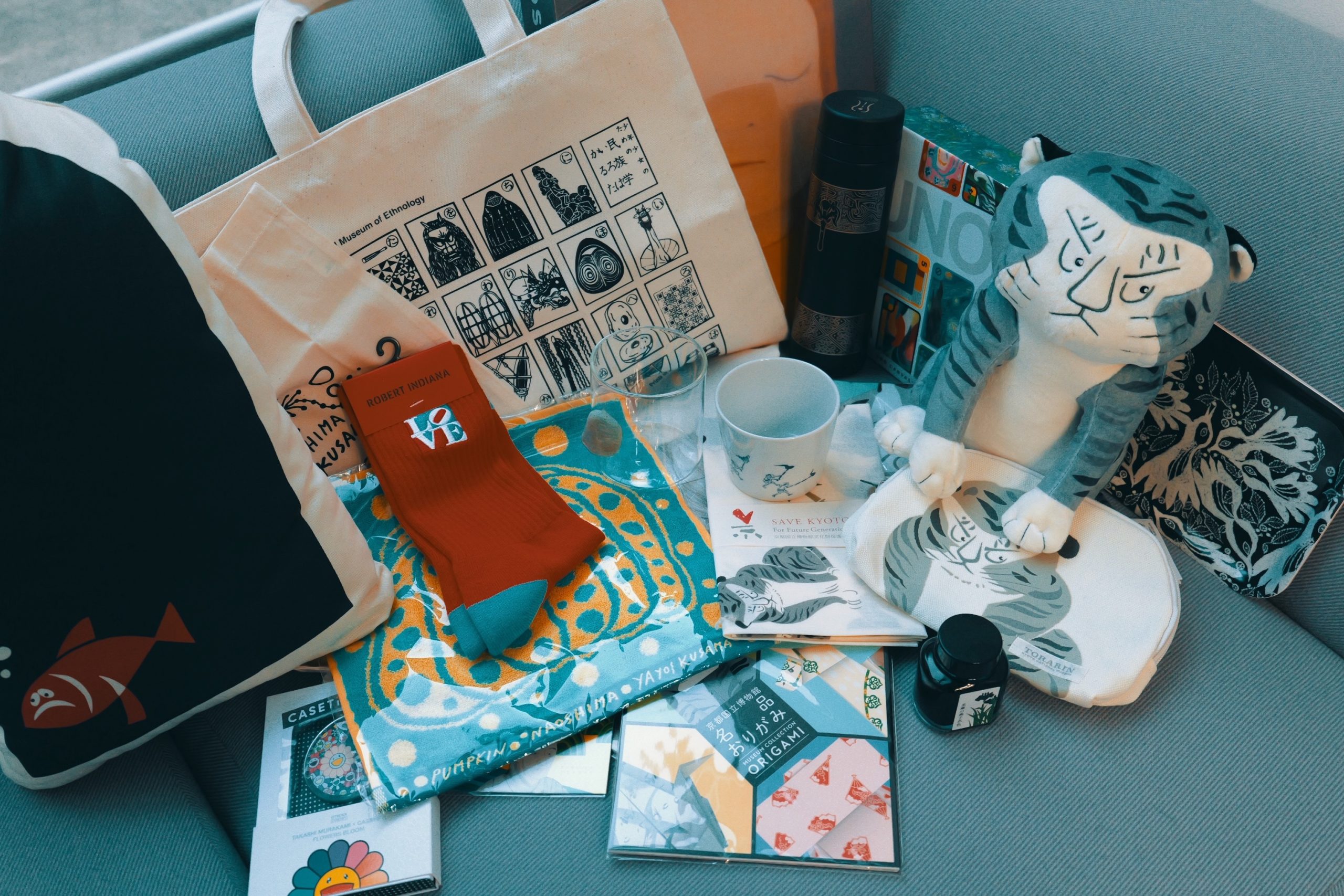 【美術手帖プレミアム会員限定】年末年始特別企画！ 編集部がセレクトしたミュージアムグッズを30名様にプレゼント